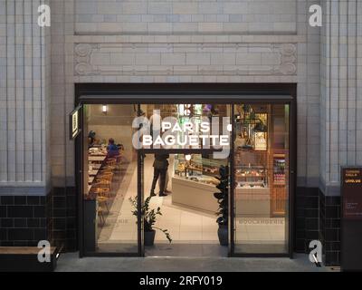 LONDRA, Regno Unito - 7 GIUGNO 2023: Vetrina di Parigi baguette Foto Stock