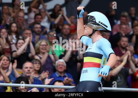 Glasgow, Regno Unito. 6 agosto 2023. La belga lotte Kopecky festeggia vincendo il titolo mondiale dopo l'ultima gara del Women Elite Omnium ai Campionati del mondo di ciclismo UCI, a Glasgow, in Scozia, domenica 06 agosto 2023. L'UCI organizza i mondi con tutte le discipline ciclistiche, ciclismo su strada, ciclismo al chiuso, mountain bike, corse BMX, Para-ciclismo su strada e para-ciclismo al coperto, a Glasgow dal 03 al 13 agosto. BELGA PHOTO DAVID PINTENS Credit: Belga News Agency/Alamy Live News Foto Stock