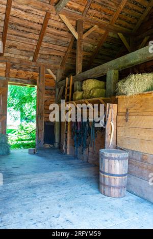 Uno dei primi edifici del villaggio, questa casa è sopravvissuta alle molte case in legno a camera singola costruite dai lealisti lungo il lungofiume Foto Stock