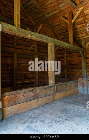 Uno dei primi edifici del villaggio, questa casa è sopravvissuta alle molte case in legno a camera singola costruite dai lealisti lungo il lungofiume Foto Stock