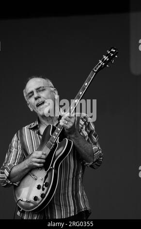 LARRY CARLTON suona la chitarra con lo zaffiro blues band al MONTEREY JAZZ FESTIVAL Foto Stock