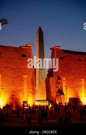 Africa, Egitto, Luxor. Vista delle rovine del Tempio di Luxor, conosciuto come il più significativo centro religioso in Egitto. Foto Stock