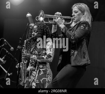 TIA FULLER esegue con INGRID JENSEN presso la 61MONTEREY JAZZ FESTIVAL - Monterey, California Foto Stock