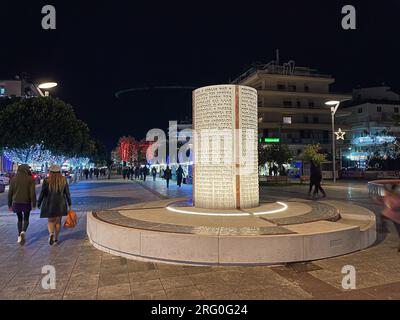 Il Monumento della luce dedicato agli Eroi della guerra di indeendenza greca, che celebra i 200 anni dalla rivoluzione greca del 1821 contro l'EMP ottomana Foto Stock