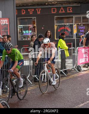 Glasgow, Scozia, Regno Unito. 6 agosto 2023. Campionati del mondo UCI - Mathieu van der Poel vince la gara su strada Elite maschile da Edimburgo a Glasgow terminando con 10 giri del circuito del centro città. Credit R.Gass/Alamy Live News Foto Stock