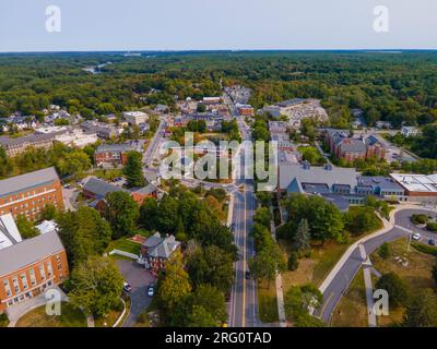 University of New Hampshire, campus UNH Durham, vista aerea su Main Street nel centro storico di Durham, New Hampshire NH, USA. Foto Stock