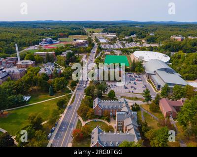 University of New Hampshire, campus UNH Durham, vista aerea su Main Street nel centro storico di Durham, New Hampshire NH, USA. Foto Stock