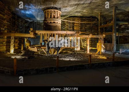 WIELICZKA, POLONIA - 24 MAGGIO 2023: Miniera di sale sotterranea di Wieliczka (XIII secolo), una delle più antiche miniere di sale del mondo, vicino a Cracovia, Polonia. Foto Stock