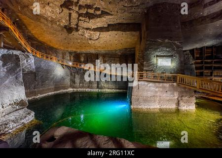 WIELICZKA, POLONIA - 24 MAGGIO 2023: Miniera di sale sotterranea di Wieliczka (XIII secolo), una delle più antiche miniere di sale del mondo, vicino a Cracovia, Polonia. Foto Stock