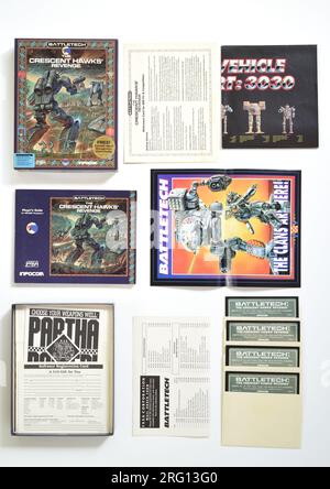 BattleTech, il gioco per PC Revenge di The Crescent Hawks, copertina di Battle Mechs in combattimento Foto Stock