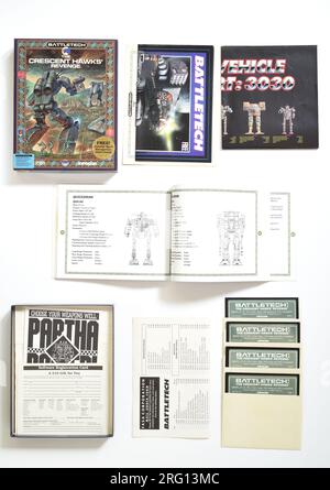 BattleTech, il gioco per PC Revenge di The Crescent Hawks, copertina di Battle Mechs in combattimento Foto Stock