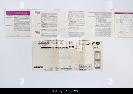 grafica di copertina del gioco per computer degli anni '1980 e design del packaging. Overlay tastiera per F-19 Stealth Fighter - simulatore di volo combattimento; 1988 MS-DOS Foto Stock