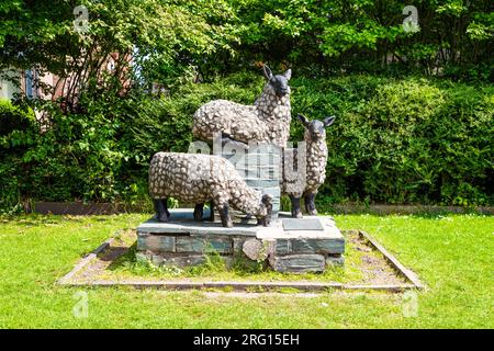 Scultura di maquette "pecora" di Edward Ted Roocroft, Castlefield Urban Heritage Park, Manchester, Inghilterra Foto Stock