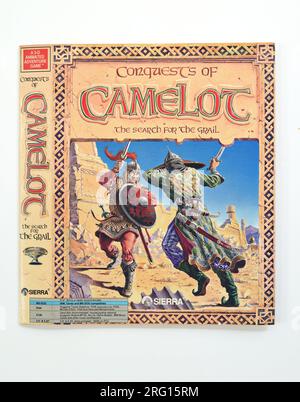 Conquests of Camelot: The Search for the Grail; parte anteriore della scatola del gioco, copertina illustrata Foto Stock