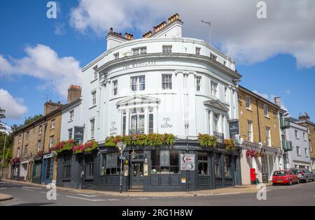 The Westgate, storico pub vittoriano e hotel situato in cima a Winchester High St, nell'Hampshire, Regno Unito. Il pub, situato accanto all'ic della città Foto Stock