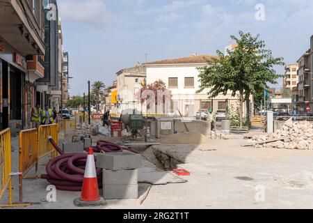 Manacor, Spagna; 21 luglio 2023: Lavori di costruzione nel centro storico della città di Maiorca di Manacor, Spagna Foto Stock