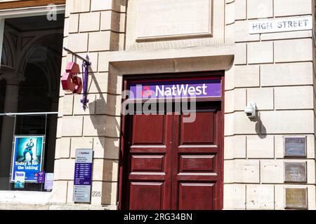 Cartello NatWest, Lincoln City, Lincolnshire, Regno Unito, Inghilterra, NatWest, NatWest Bank, NatWest UK, UK Banks, UK Bank, banca di lusso, banche di lusso Foto Stock