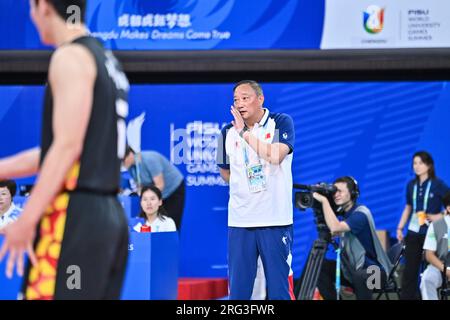 Chengdu, provincia cinese del Sichuan. 7 agosto 2023. Wu Sheng, capo allenatore della Cina, reagisce durante la partita di bronzo di pallavolo maschile tra Cina e Iran ai 31° Giochi mondiali estivi della FISU a Chengdu, nella provincia del Sichuan della Cina sud-occidentale, 7 agosto 2023. Crediti: Cao Yiming/Xinhua/Alamy Live News Foto Stock