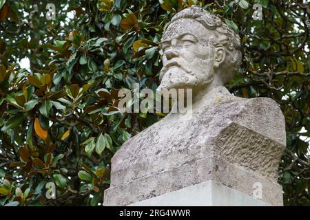 Una culla di immaginazione - Busto di Jules Verne - Jardin des Plantes - Nantes - Pays de la Loire - Francia Foto Stock