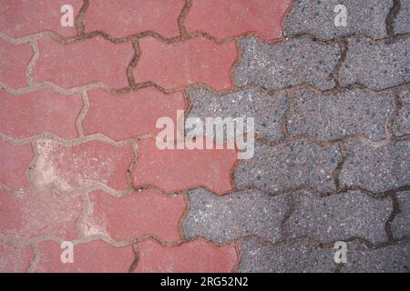 Vista dall'alto su due pavimenti in mattoni colorati Foto Stock