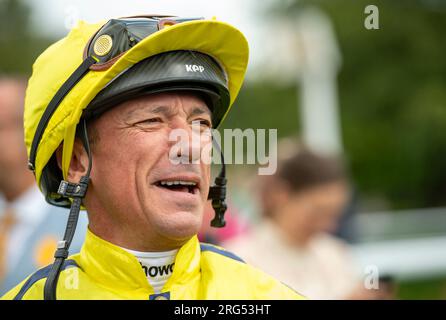 Jockey Frankie Dettori sorride durante il primo giorno del Qatar Goodwood Festival Meeting 2023 all'ippodromo di Goodwood, Chichester Foto Stock