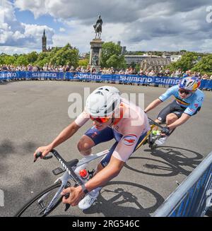 Mathieu van der Poel dei Paesi Bassi ha vinto un titolo attrattivo e drammatico per gli uomini UCI World Road Race a Glasgow nell'agosto 2023 Foto Stock