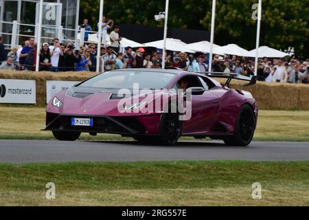 Lamborghini Huracan sto, Supercar Run, un'opportunità per vedere, ascoltare e avvicinarsi alle auto più prestigiose del mondo, e per pochi fortunati il cha Foto Stock