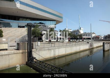 Biblioteca pubblica e centro culturale Dokk 1 progettati dagli architetti Schmidt Hammer Lassen, Hack Kampmanns Plads, Aarhus, Danimarca. Foto Stock