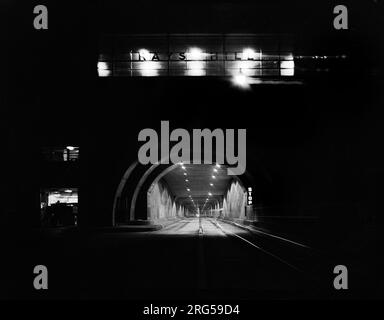 Tunnel notturno, Pennsylvania Turnpike, Pennsylvania, USA, Arthur Rothstein, STATI UNITI Office of War Information, luglio 1942 Foto Stock