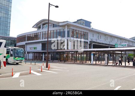 Akita City, Prefettura di Akita, Giappone, 7 agosto 2023. Il paesaggio dell'uscita ovest della stazione di Akita in estate. Foto Stock