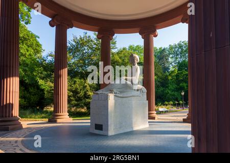 Bad Homburg vor der Höhe: parco Kurpark, fontana Elisabethenbrunnen con monopteri a Taunus, Assia, Assia, Germania Foto Stock