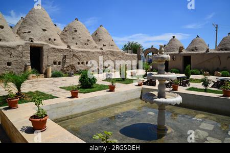 Il quartiere di Harran, situato nella città di Sanliurfa in Turchia, è una città turistica con le sue vecchie case e le antiche rovine. Foto Stock