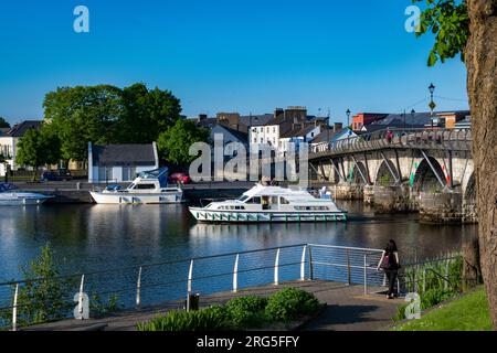 Serata estiva a Carrick on Shannon, contea di Leitrim, Irlanda Foto Stock