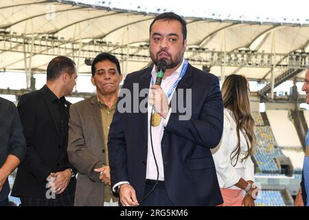 Rio De Janeiro, Brasile. 7 agosto 2023. Il governatore di Rio de Janeiro Claudio Castro partecipa all'omaggio al 70° compleanno di Zico e al 76° compleanno di Suderj tenutosi allo stadio Maracanã, questo lunedì mattina (07), a Rio de Janeiro, RJ. Crediti: Celso Pupo/FotoArena/Alamy Live News Foto Stock