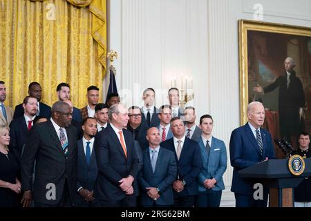 Washington, Stati Uniti. 7 agosto 2023. Il presidente Joe Biden ospita gli Houston Astros per una cerimonia che celebra la vittoria delle World Series 2022 nella East Room della Casa Bianca a Washington, DC lunedì 7 agosto 2023. Foto di Bonnie Cash/Pool/ABACAPRESS.COM credito: Abaca Press/Alamy Live News Foto Stock