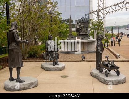 La scultura dei volontari nel centro di Halifax, nuova Scozia Foto Stock