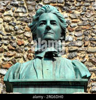 Norwich, monumento a Edith Cavell, scultura, infermiera e martire, Norfolk, Inghilterra, REGNO UNITO Foto Stock