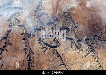 Una parte del Green River e dei suoi canyon affluenti nello stato dello Utah, visto dallo spazio. Foto Stock