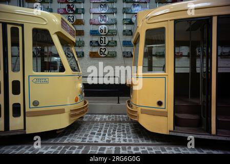 Il Museo dei trasporti urbani di Bruxelles vi offre un'ampia collezione di veicoli che circolano per le strade della capitale per più t Foto Stock