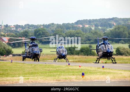 Tre diversi elicotteri Airbus della polizia federale tedesca, Buckeburg, Germania. Foto Stock