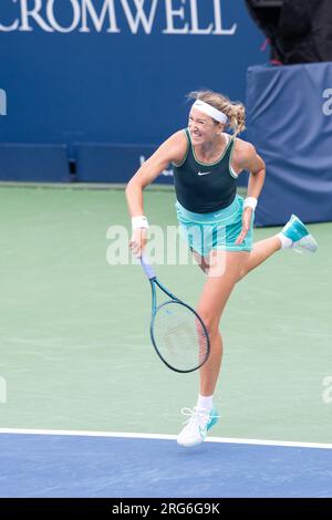 7 agosto 2023: Victoria Azarenka serve durante la partita del primo turno del WTA National Bank Open all'IGA Stadium di Montreal, Quebec. Daniel Lea/CSM Foto Stock