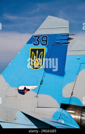 Pinna di coda di un jet Flanker dell'Aeronautica militare Ucraina su-27. Foto Stock