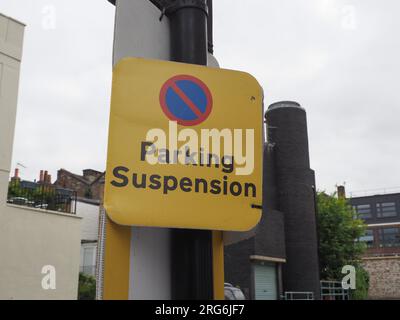 Parcheggio sospeso, nessun segnale stradale di parcheggio a Londra Foto Stock