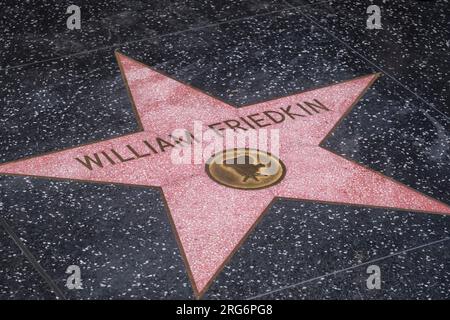 Los Angeles, Stati Uniti. 7 agosto 2023. La stella di William Friedkin è vista sulla Hollywood Walk of Fame di Los Angeles. Il regista William Friedkin, che ha lasciato il segno su Hollywood negli anni '1970 con il suo premio Oscar "The French Connection" e il film horror soprannaturale "The Exorcist", è morto oggi a Los Angeles all'età di 87 anni. Credito: SOPA Images Limited/Alamy Live News Foto Stock