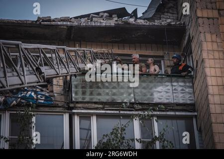 Pokrovsk, Ucraina. 7 agosto 2023. Servizi di emergenza ucraini rispondono ai bombardamenti russi a Pokrovsk, regione di Donetsk, lunedì, 7 agosto 2023. Un membro della squadra di salvataggio è stato ucciso, e altri cinque sono stati feriti durante le operazioni di salvataggio. Foto di Stato servizio di emergenza dell'Ucraina/UPI credito: UPI/Alamy Live News Foto Stock