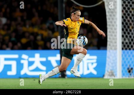 Sydney, Australia, 7 agosto 2023. Il Caitlin Foord of Australia controlla la palla durante il turno di Coppa del mondo femminile di 16 partite di calcio tra l'Australia Matildas e la Danimarca allo Stadium Australia il 7 agosto 2023 a Sydney, in Australia. Credito: Damian Briggs/Speed Media/Alamy Live News Foto Stock