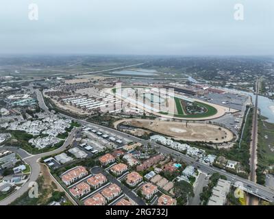 Vista aerea dell'ippodromo del Mar. Corse di cavalli, contea di San Diego, California. USA. 13 luglio 2023 Foto Stock