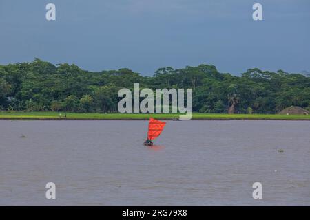 Barche a vela sul fiume Kirtonkhola in Barisal. Bangladesh. Foto Stock