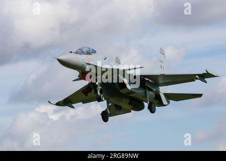 Forza aerea indiana Sukhoi Su-30MKI jet da combattimento aereo, superiorità aerea fighter. Su30 il flanker H russo progettato, costruito da Hindustan Aeronautics Limited Foto Stock