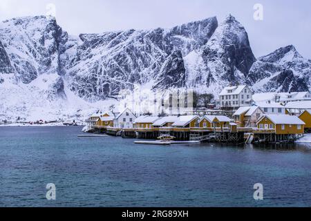 Villaggio Sakrisoy sulle isole Lofoten Foto Stock